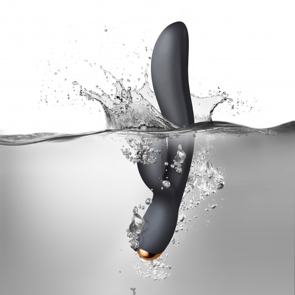 Rocks Off Regala vibraator on täiesti veekindel ja taaslaetav magneetilise USB-laadijaga, mis on tootega kaasas.
